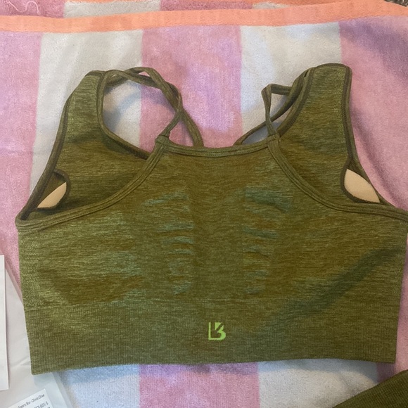 NWT INLINE SEAMLESS OLIVE GREEN SET SZ SMALL - Picture 4 of 7